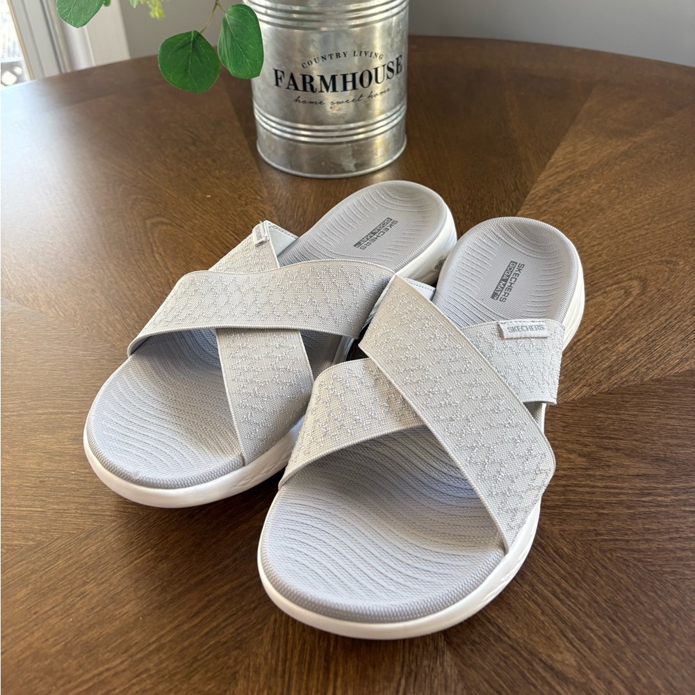 Sketchers Goga mat sparkle silver sandals women’s size 11 NWOT